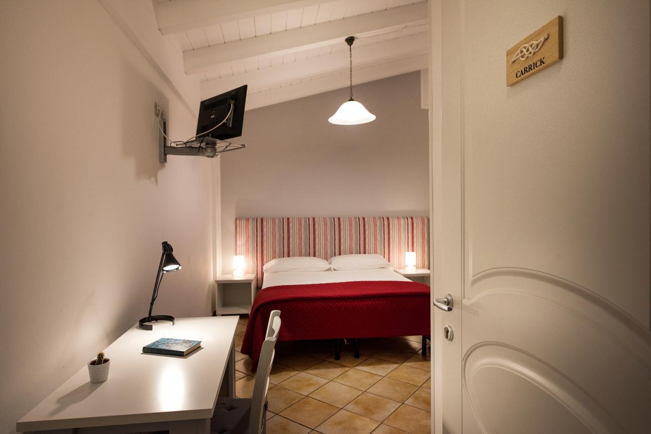 Cabrera House Bed & Breakfast Pozzallo Bagian luar foto