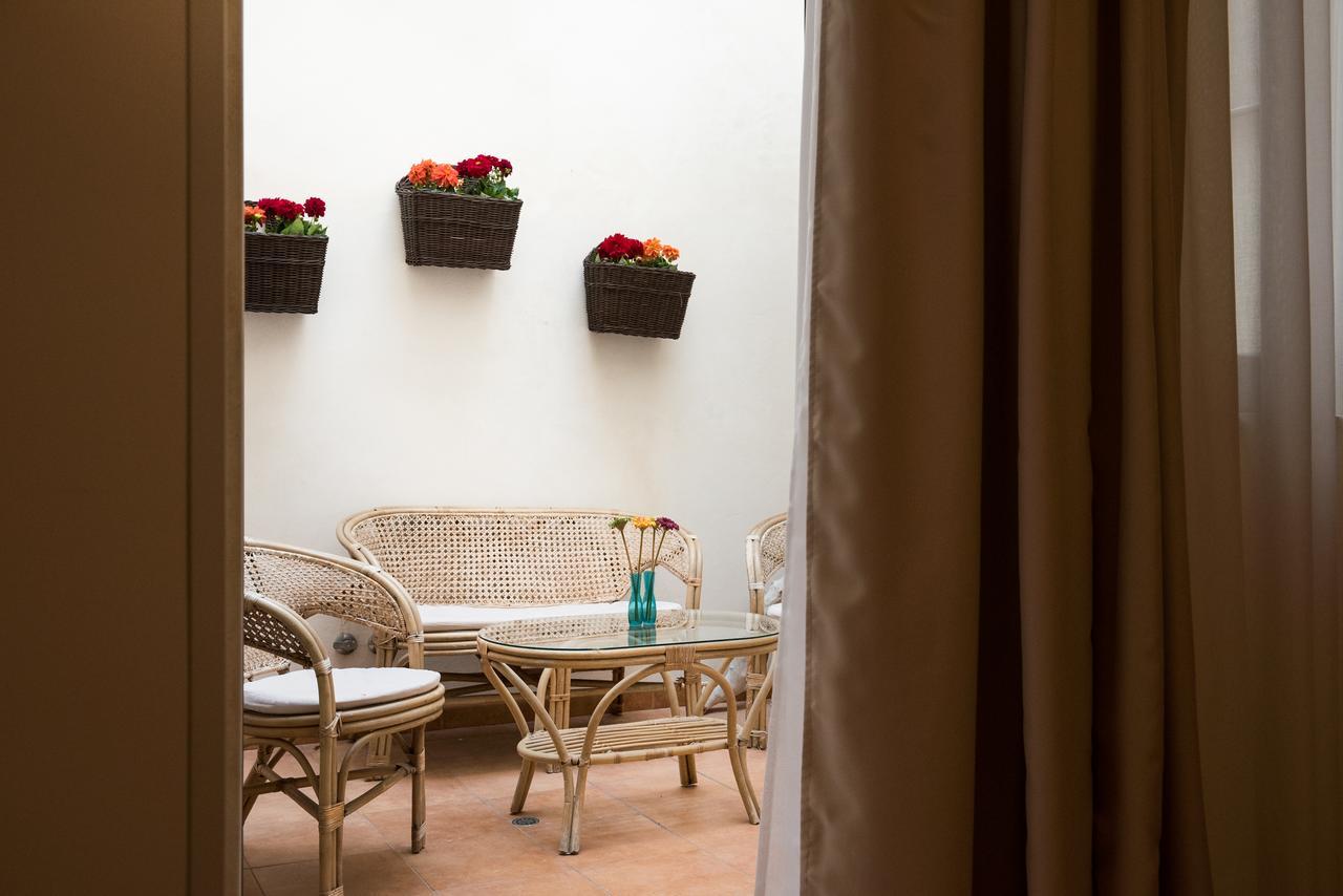 Cabrera House Bed & Breakfast Pozzallo Bagian luar foto