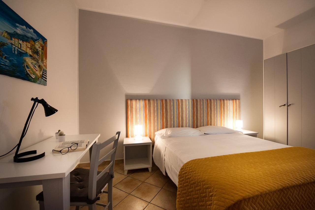 Cabrera House Bed & Breakfast Pozzallo Bagian luar foto