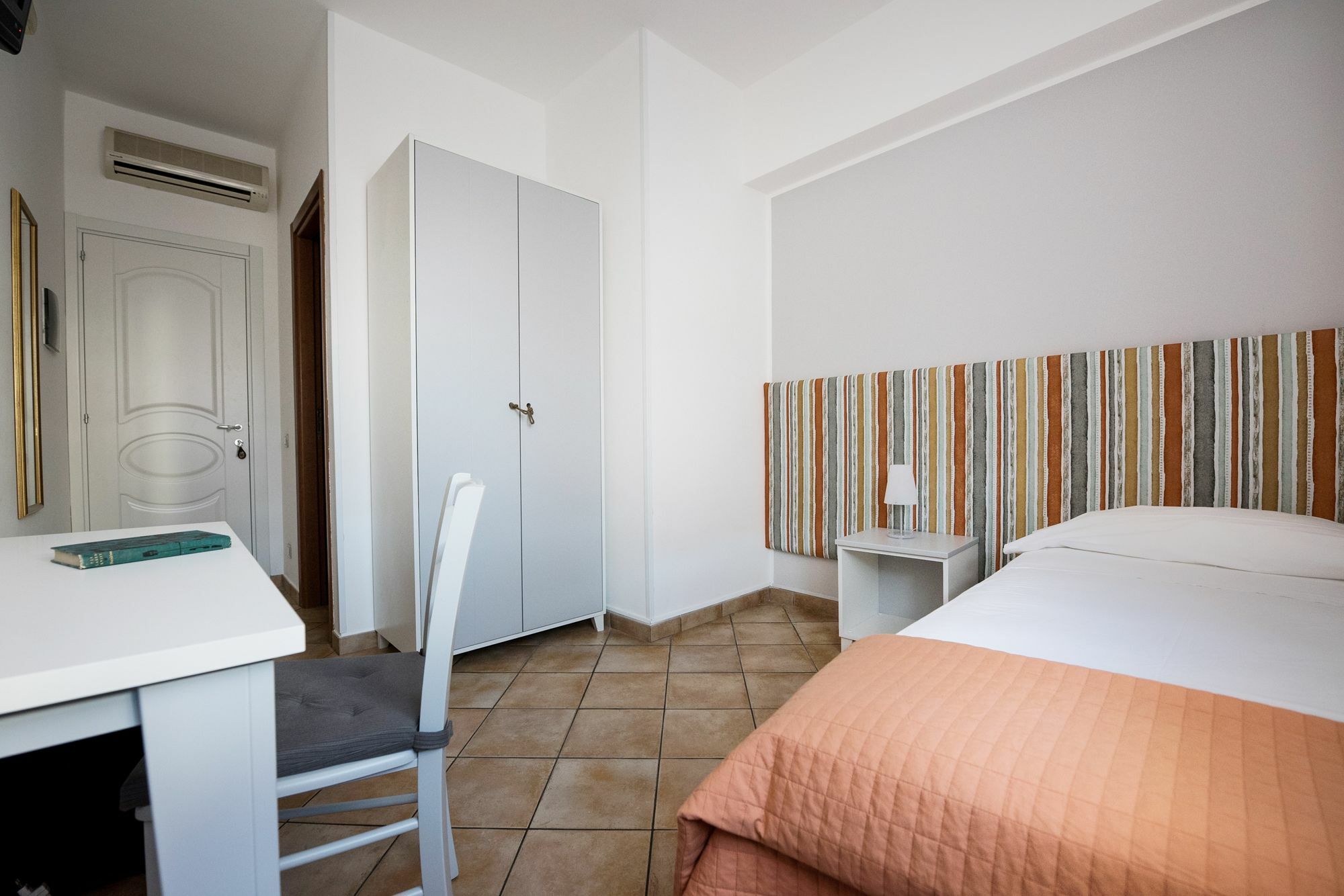 Cabrera House Bed & Breakfast Pozzallo Bagian luar foto