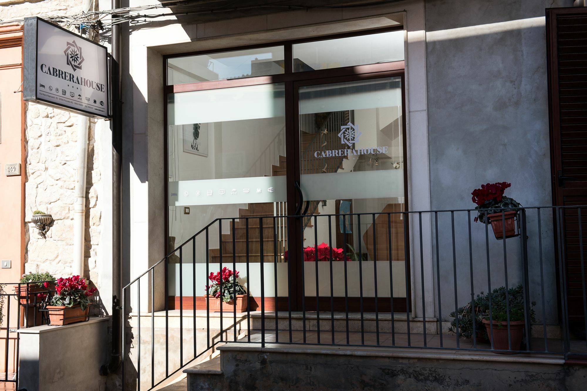 Cabrera House Bed & Breakfast Pozzallo Bagian luar foto